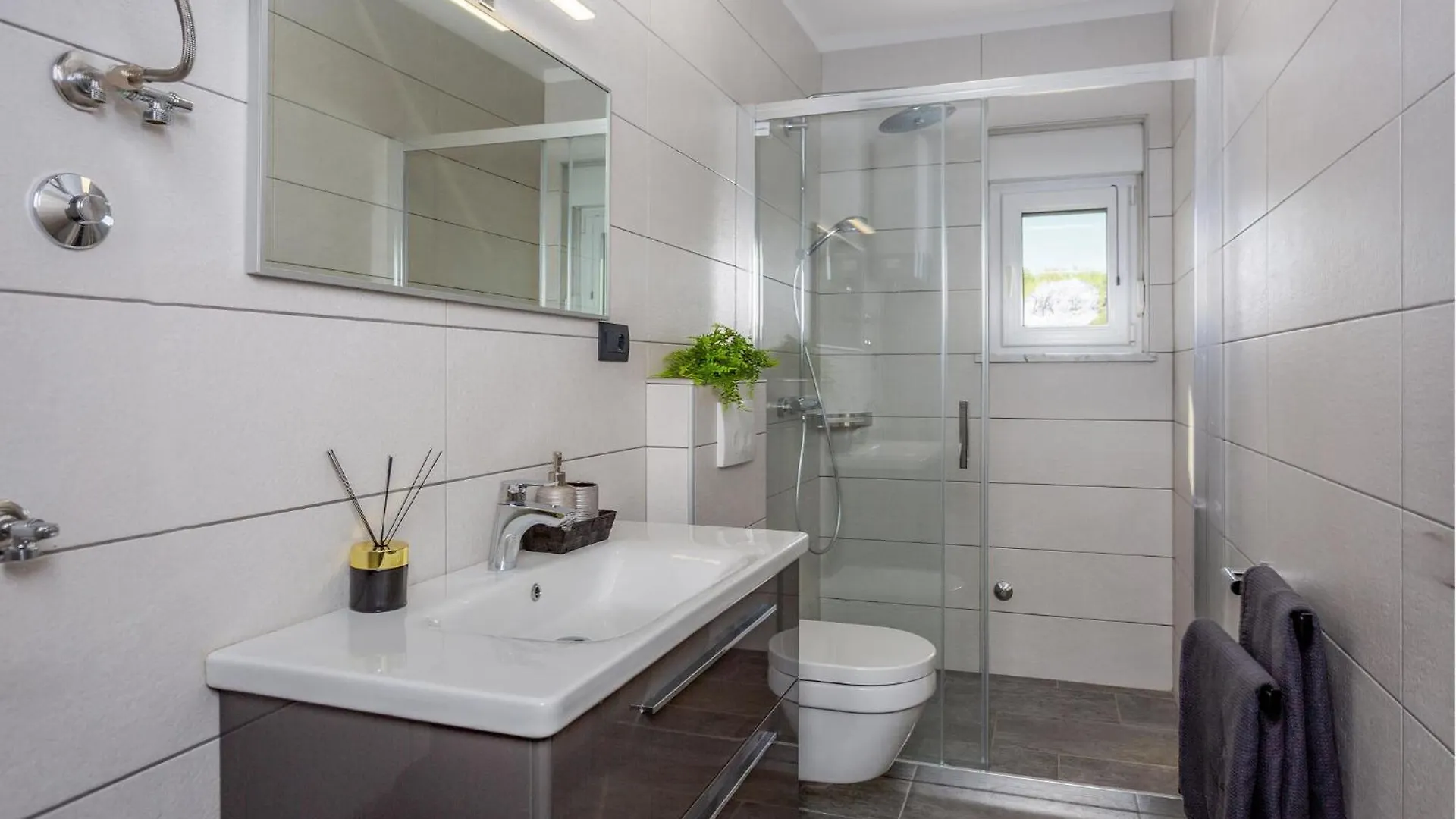 1 Bedroom Cozy Apartment In Novi Vinodolski