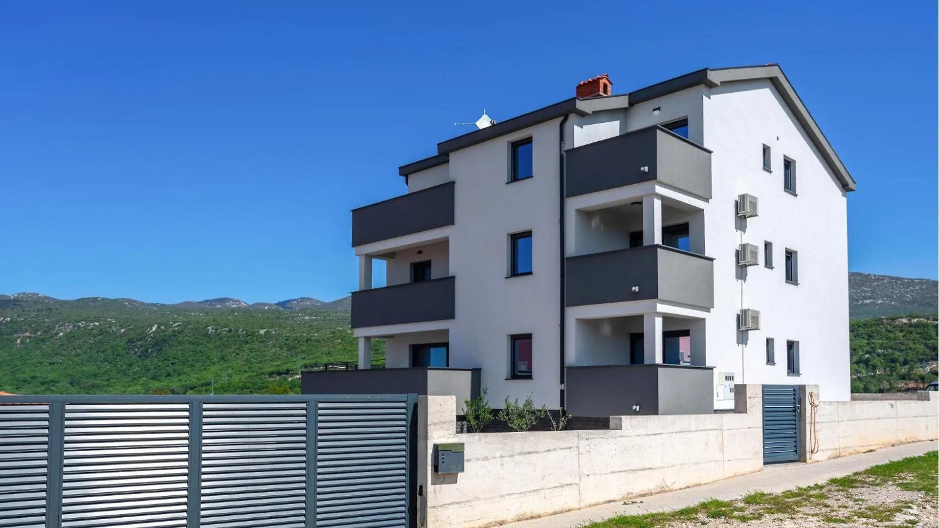 1 Bedroom Cozy Apartment In Novi Vinodolski